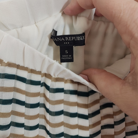 Banana Republic Striped Multicolor Pleated Skirt, Size 2 - Picture 2 of 6